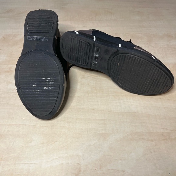 Black sneakers - Picture 2 of 5